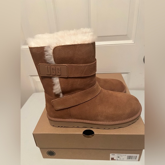 NEW UGG W Bailey Graphic Logo Strap Boot - chestnut - Picture 6 of 11